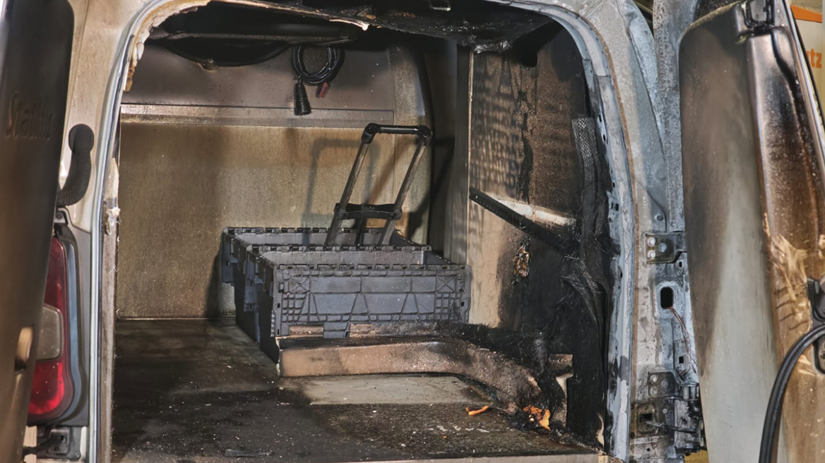 Μπαράζ εμπρηστικών επιθέσεων μέσα σε μισή ώρα σε Πατήσια, Ζωγράφου και Πολύγωνο: Έκαψαν 2 ΑΤΜ και ένα όχημα