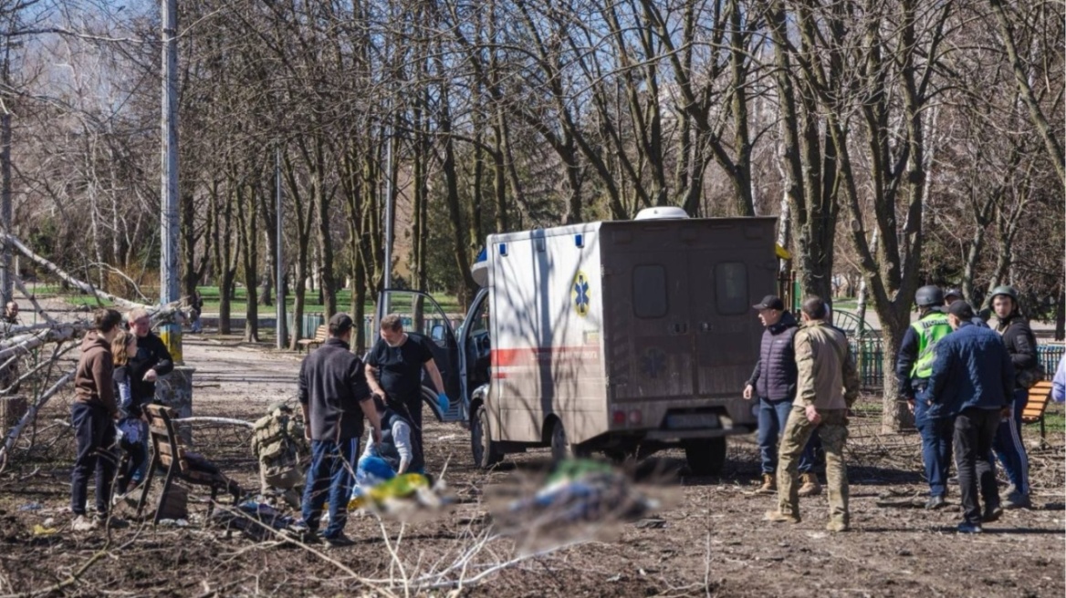 Τρεις νεκροί στην Κραματόρσκ από ρωσικό βομβαρδισμό, αντίποινα με drone στην Ταγκανρόγκ 