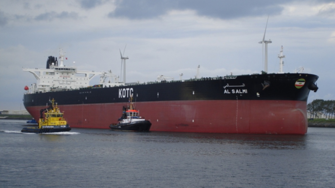 Επίθεση σε δεξαμενόπλοια κοντά στο στενό του Ορμούζ, πυρκαγιές και κίνδυνος ρύπανσης 