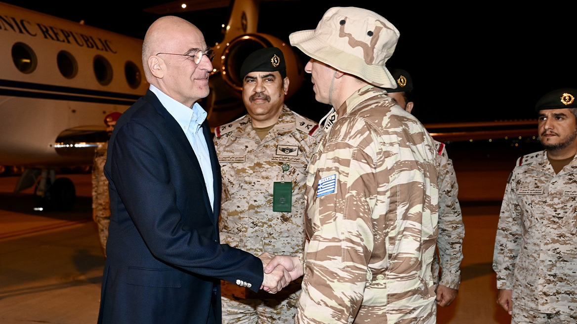 Επίσκεψη Δένδια στην Ελληνική Δύναμη Σαουδικής Αραβίας, δείτε φωτογραφίες