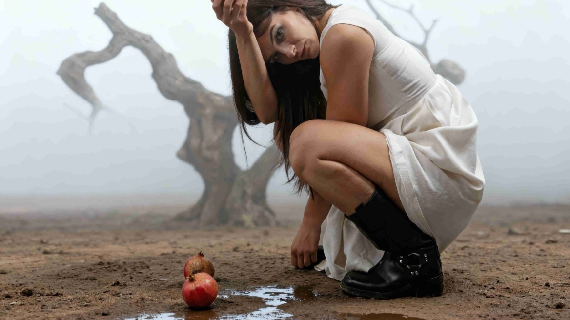 Ηλέκτρα Μπαρούτα: «Οι σχέσεις των ανθρώπων είναι το πιο περίεργο πράγμα στον κόσμο. Γεμάτες συμπλέγματα»
