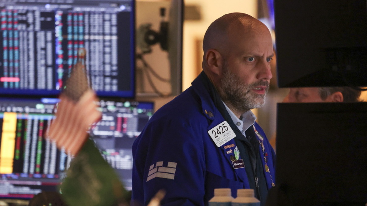 Wall Street: Τα futures του S&P 500 «διέγραψαν» κεφαλαιοποίηση $550 δισ. σε μισή ώρα μετά το διάγγελμα Τραμπ για το Ιράν