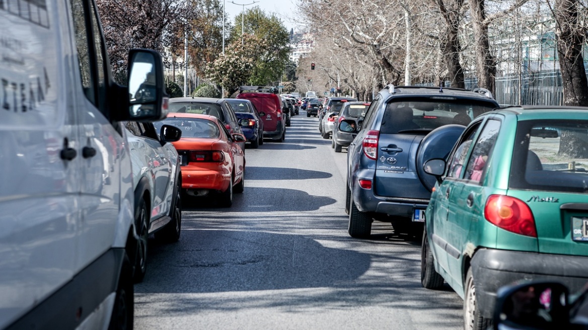 Απίστευτη απάτη στη Θεσσαλονίκη: 38χρονος έβαλε πλαστά QR Code σε σημεία ελεγχόμενης στάθμευσης και έπαιρνε τα χρήματα