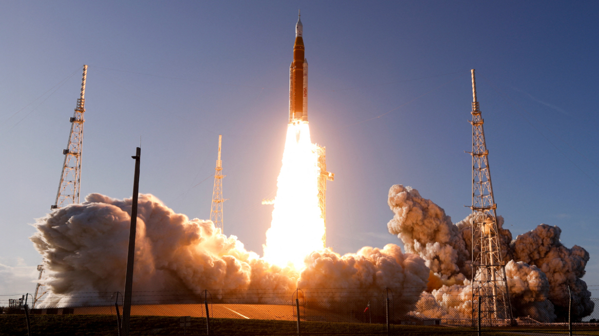 Artemis II: Ξεκίνησε η ιστορική αποστολή προς τη Σελήνη, οι κρίσιμες δοκιμές της α' φάσης και το αναπάντεχο πρόβλημα στην τουαλέτα