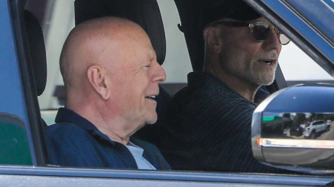 Μπρους Γουίλις: Χαμογελαστός σε νέα εμφάνισή του στο Λος Άντζελες