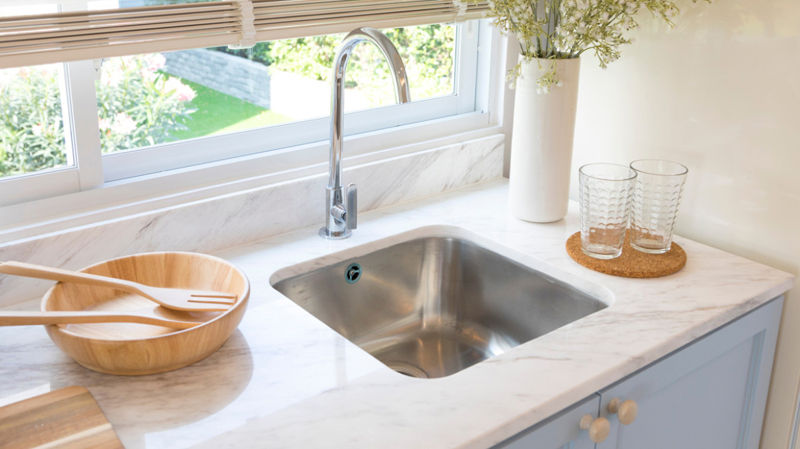 Ο λόγος που πρέπει να ρίχνεις ξύδι στις αποχετεύσεις πριν από έντονες βροχοπτώσεις