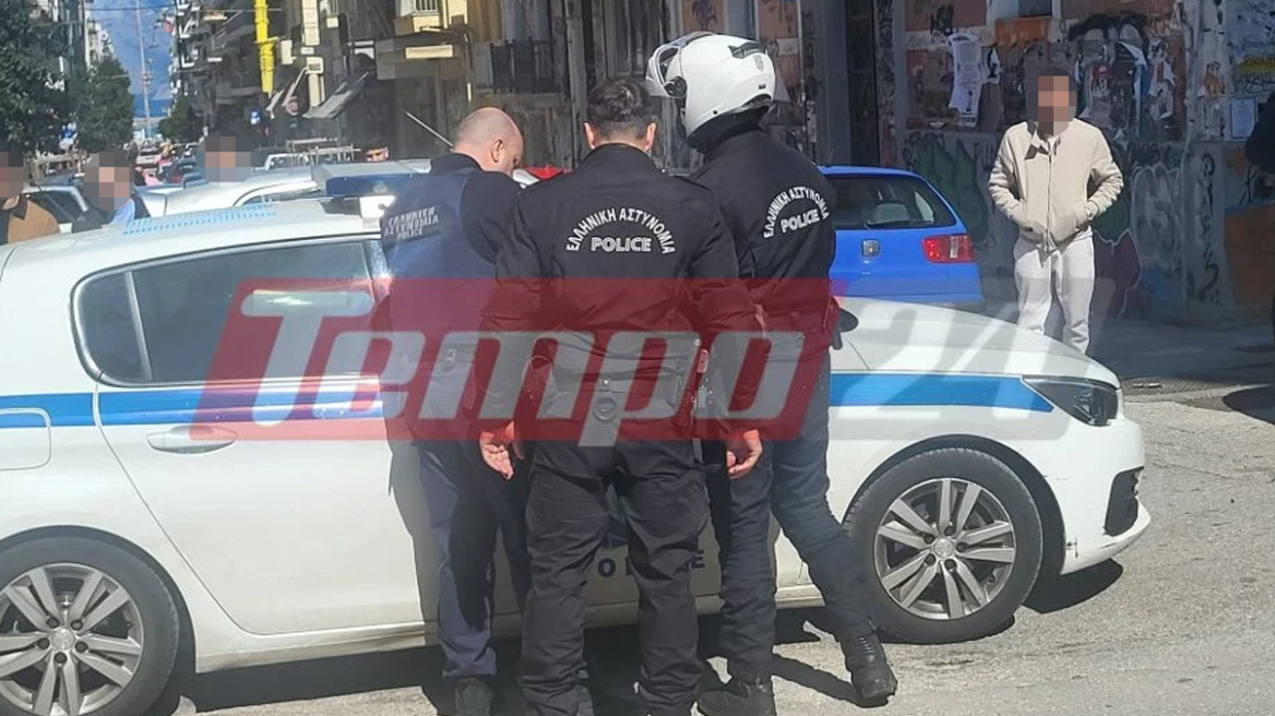 Συνελήφθη ημίγυμνος άνδρας που απειλούσε περαστικούς με αντικείμενο στην Πάτρα