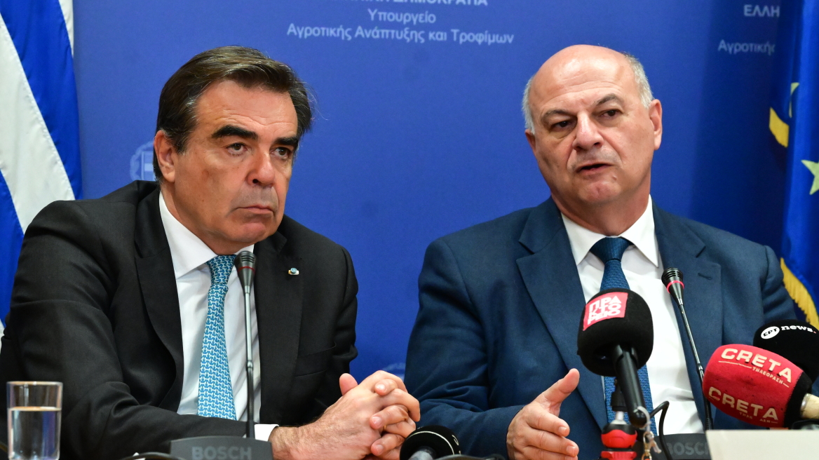 Αλλαγή σκυτάλης στο υπουργείο Αγροτικής Ανάπτυξης - Σχοινάς: «Δεν υπόσχομαι θαύματα, δεσμεύομαι για πολλή δουλειά»