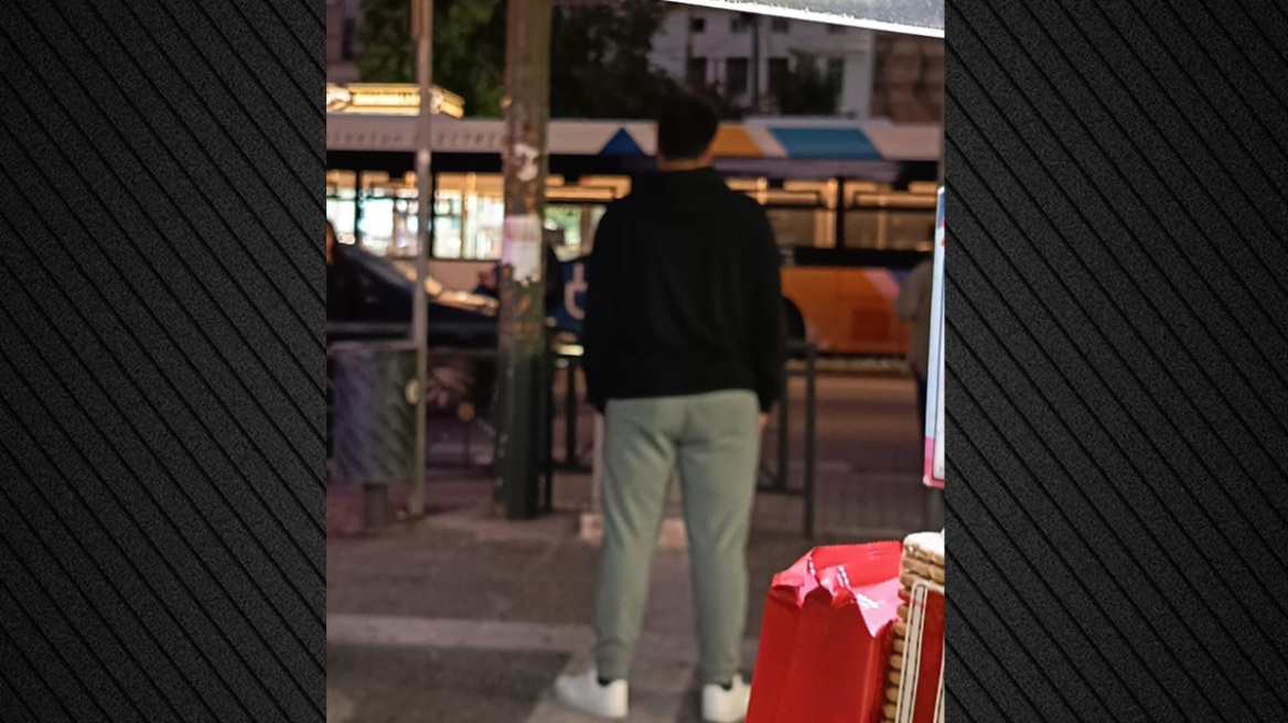 Σε κρίσιμη κατάσταση ο 17χρονος που παρασύρθηκε από λεωφορείο στον Πειραιά - Πώς έγινε το τροχαίο