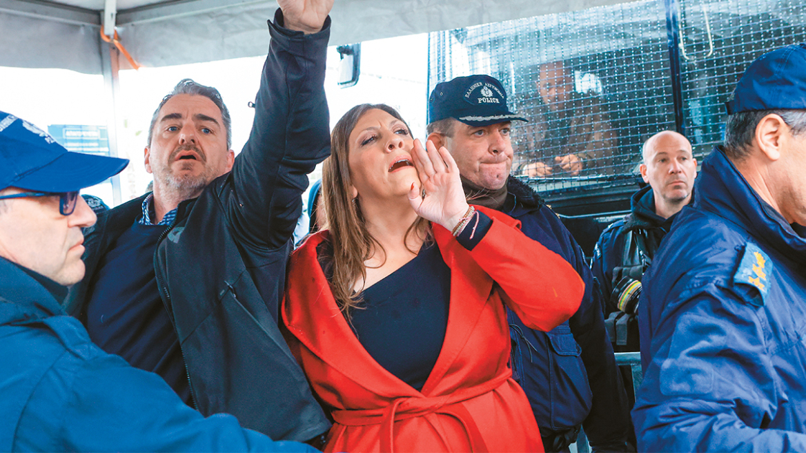 Η δίκη για την τραγωδία των Τεμπών: Πυρά από δικαστές και συγγενείς θυμάτων για την εκτός ελέγχου Κωνσταντοπούλου