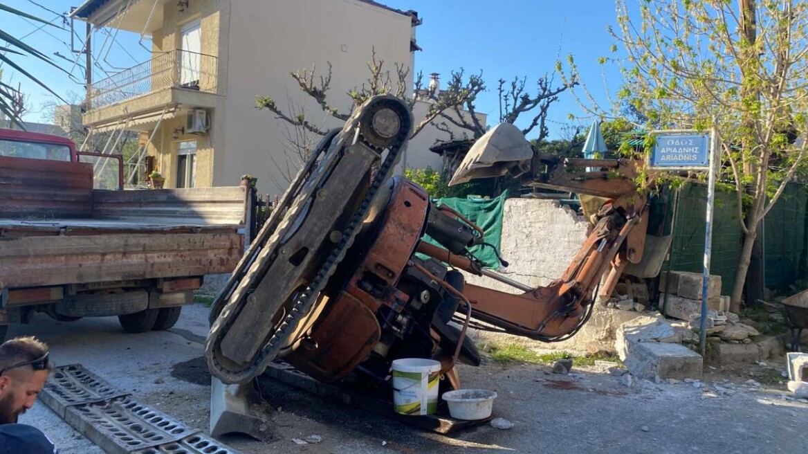 Εκσκαφέας καταπλάκωσε 58χρονο στον Βόλο, νοσηλεύεται σε κρίσιμη κατάσταση, δείτε φωτογραφίες