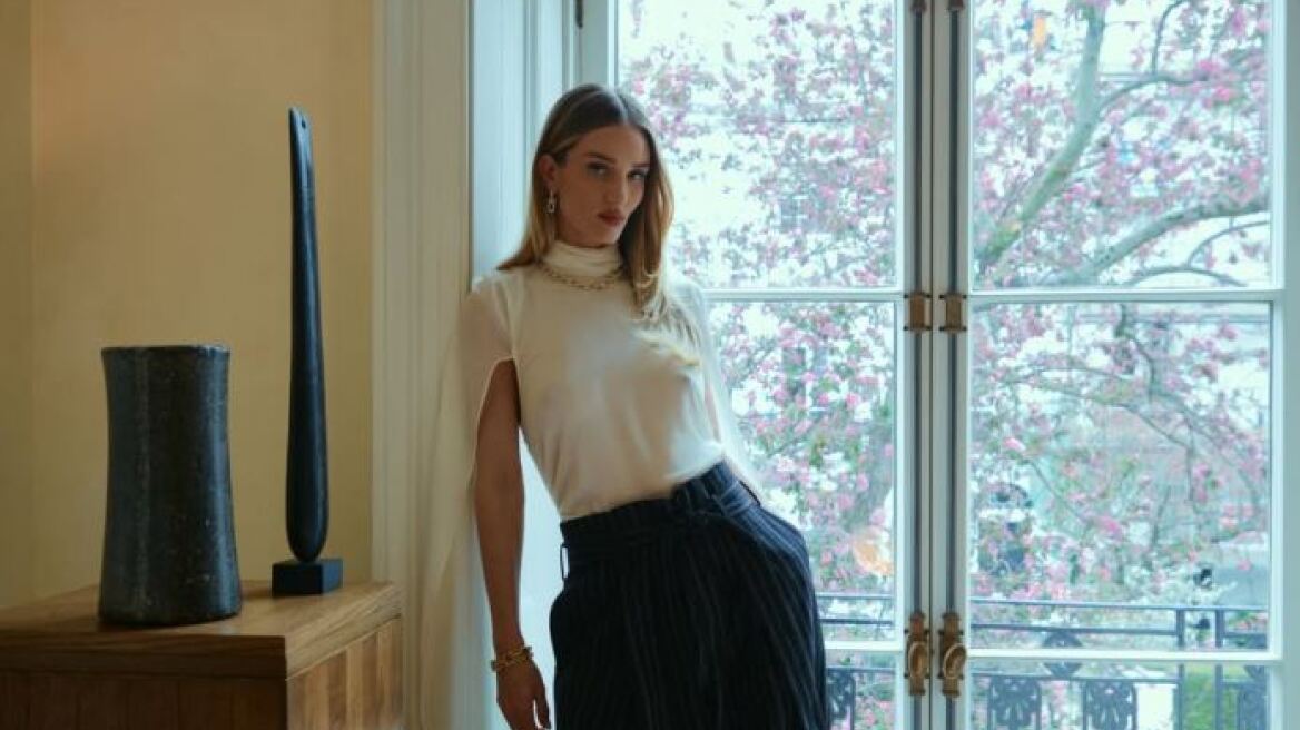 Ρόζι Χάντινγκτον-Γουάιτλι και Μόνικα Μπελούτσι: Ανέδειξαν το ίδιο ελληνικό τραγούδι
