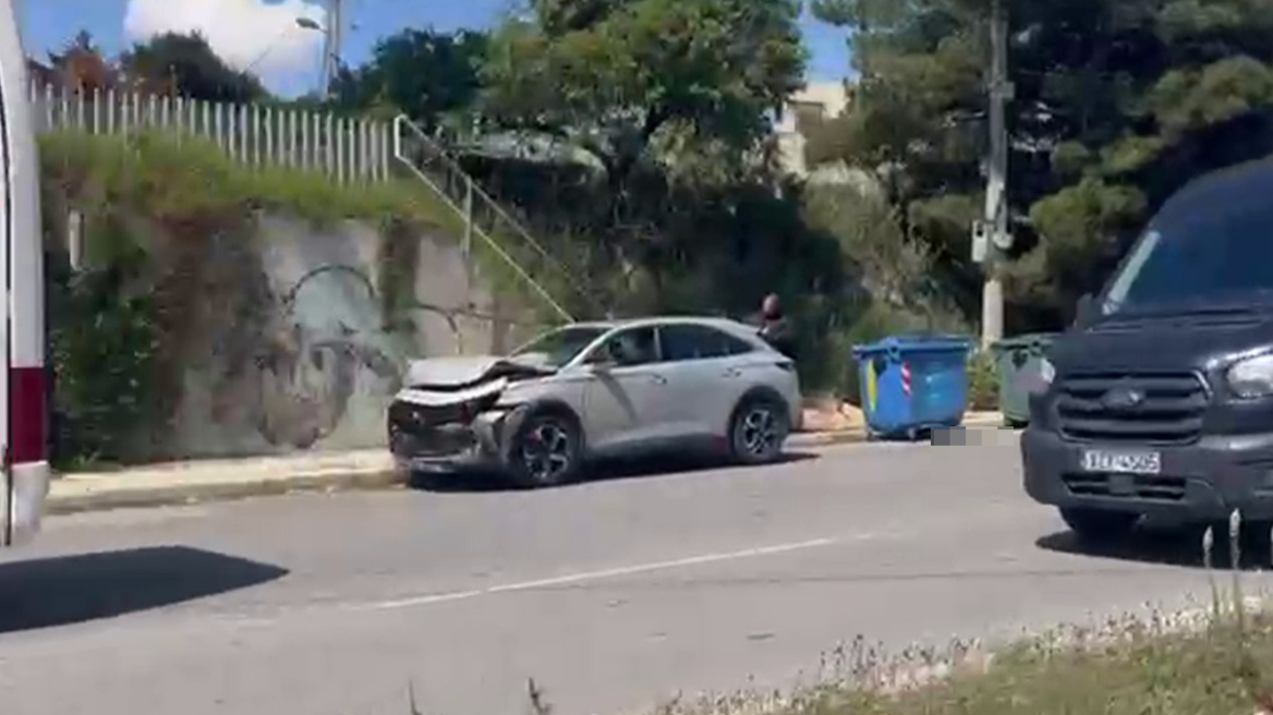 Καραμπόλα πέντε οχημάτων με τραυματίες στην Αττική Οδό στο ύψος του κόμβου Κύμης στο ρεύμα προς Ελευσίνα, δείτε βίντεο
