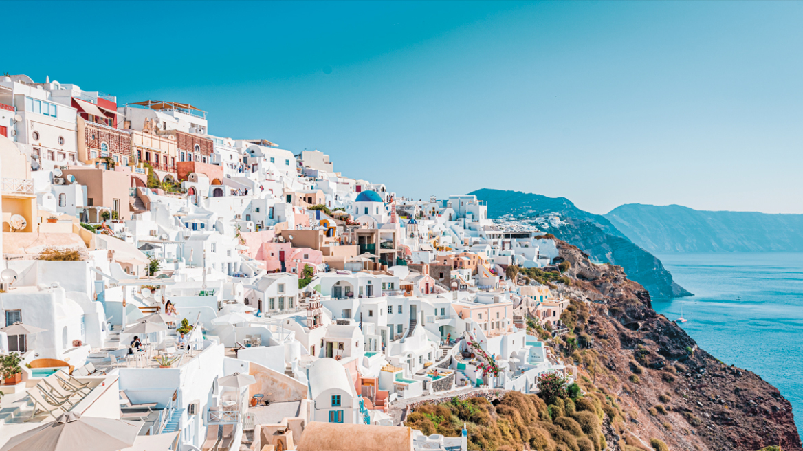 Κόβουν 30% τις τουριστικές κλίνες στις Κυκλάδες, φρένο και στα Airbnb