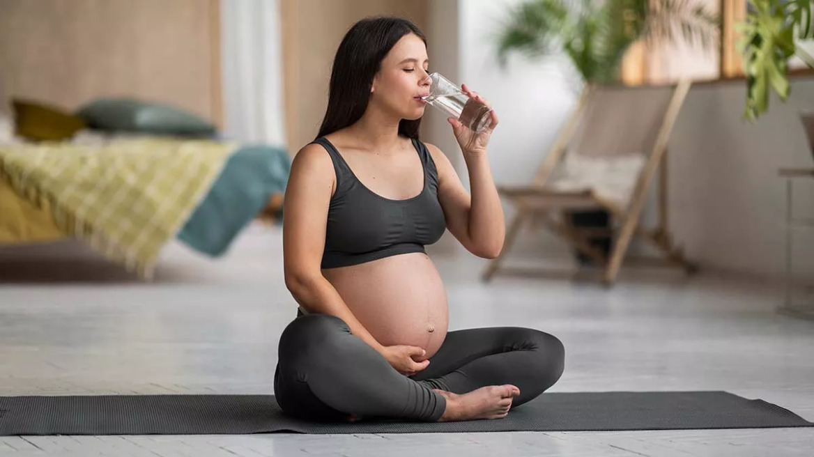 Νέα μαμά; Δες πώς η ενυδάτωση επηρεάζει εσένα και το μωρό