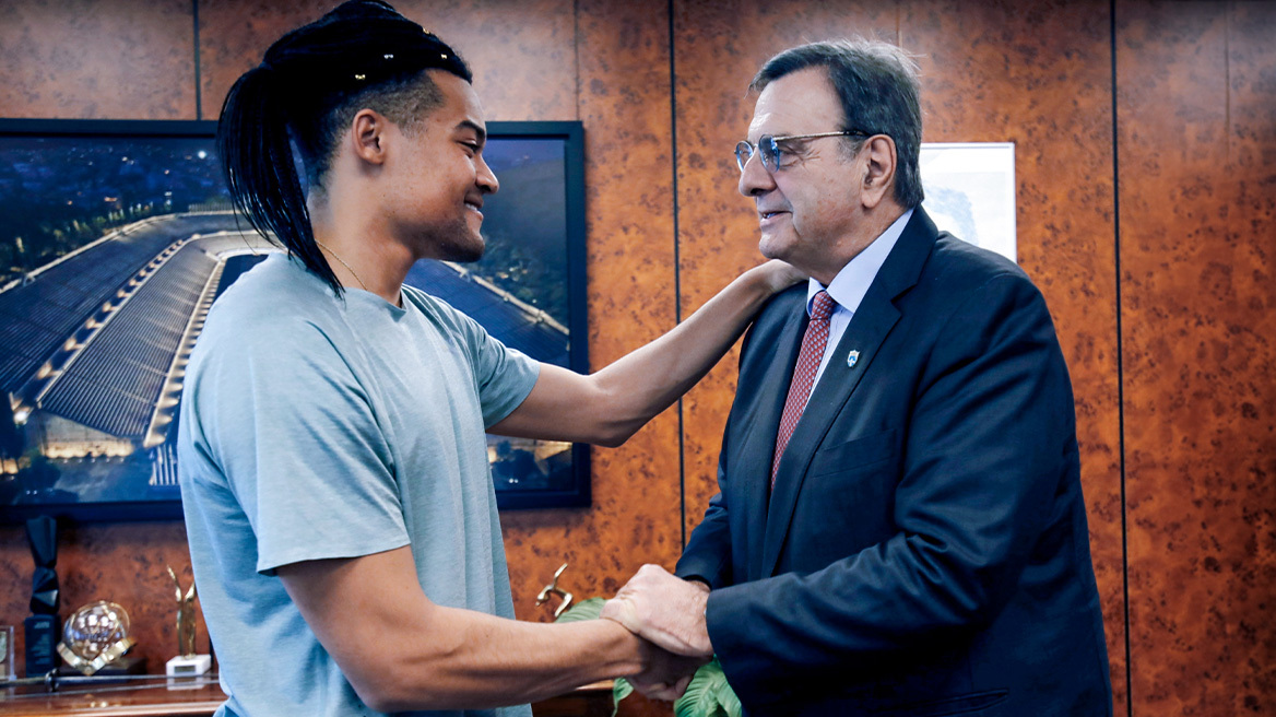 H Ελληνική Ολυμπιακή Επιτροπή επιβράβευσε τον Εμμανουήλ Καραλή για το ασημένιο στο Παγκόσμιο Πρωτάθλημα