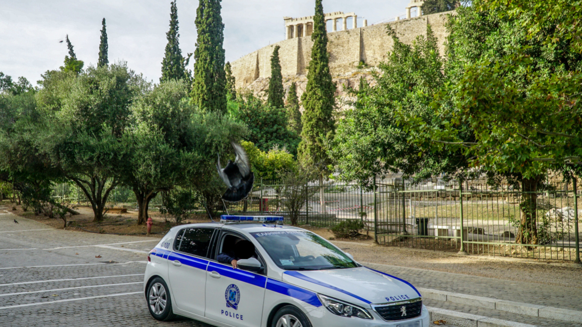 Η ΕΛΑΣ συνέλαβε... δύο αστυνομικούς - Είχαν λεκτικό επεισόδιο στην Ακρόπολη