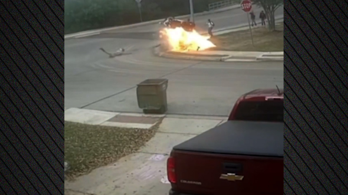 Τρομακτικό βίντεο από το Τέξας: Μηχανή «σκάει» σε πεζοδρόμιο και εκρήγνυται λίγα μέτρα μακριά από παιδιά