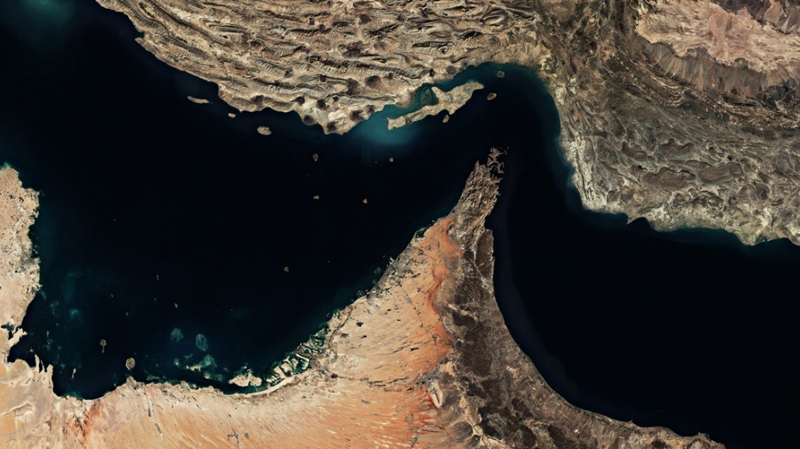 Πέρασαν τα πρώτα πλοία από τα Στενά του Ορμούζ μετά την εκεχειρία: Ένα ελληνόκτητο ανάμεσά τους