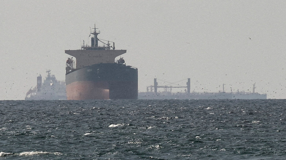 Το Ιράν καλεί τα πλοία να ακολουθούν νέες διαδρομές στα Στενά του Ορμούζ λόγω κινδύνου ναρκών  