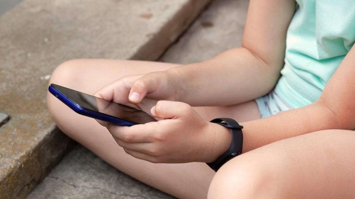 Απαγόρευση πρόσβασης ανηλίκων στα social media: Τι λειτουργεί και τι όχι, oι πρώτες ενδείξεις από χώρες που έχει εφαρμοστεί 