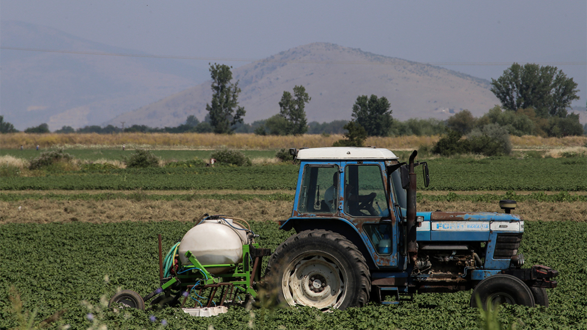 Συνταξιούχος καλείται να επιστρέψει 47.000€ λόγω «μυστικής» εργασίας στα χωράφια