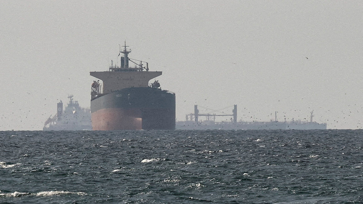 Ένα κινεζικό τάνκερ ήταν το πρώτο που πέρασε τα Στενά του Ορμούζ μετά την έναρξη του αμερικανικού αποκλεισμού
