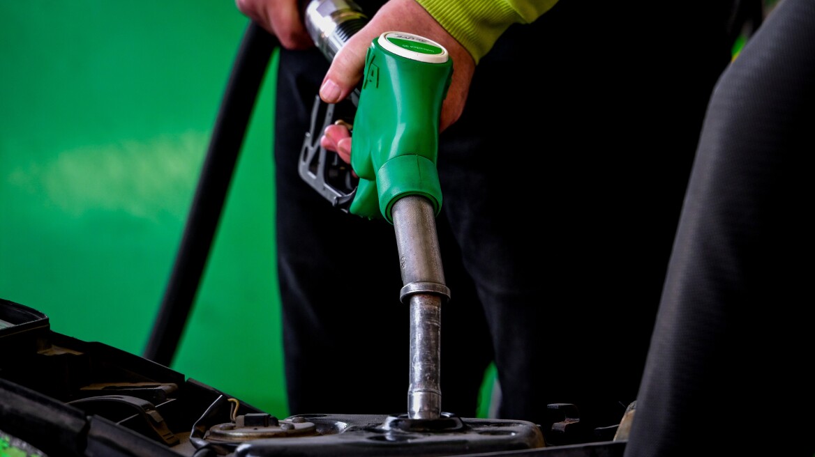 Fuel Pass: Ξεπέρασαν το 1 εκατομμύριο οι αιτήσεις, «τρέχουν» και σήμερα οι πληρωμές