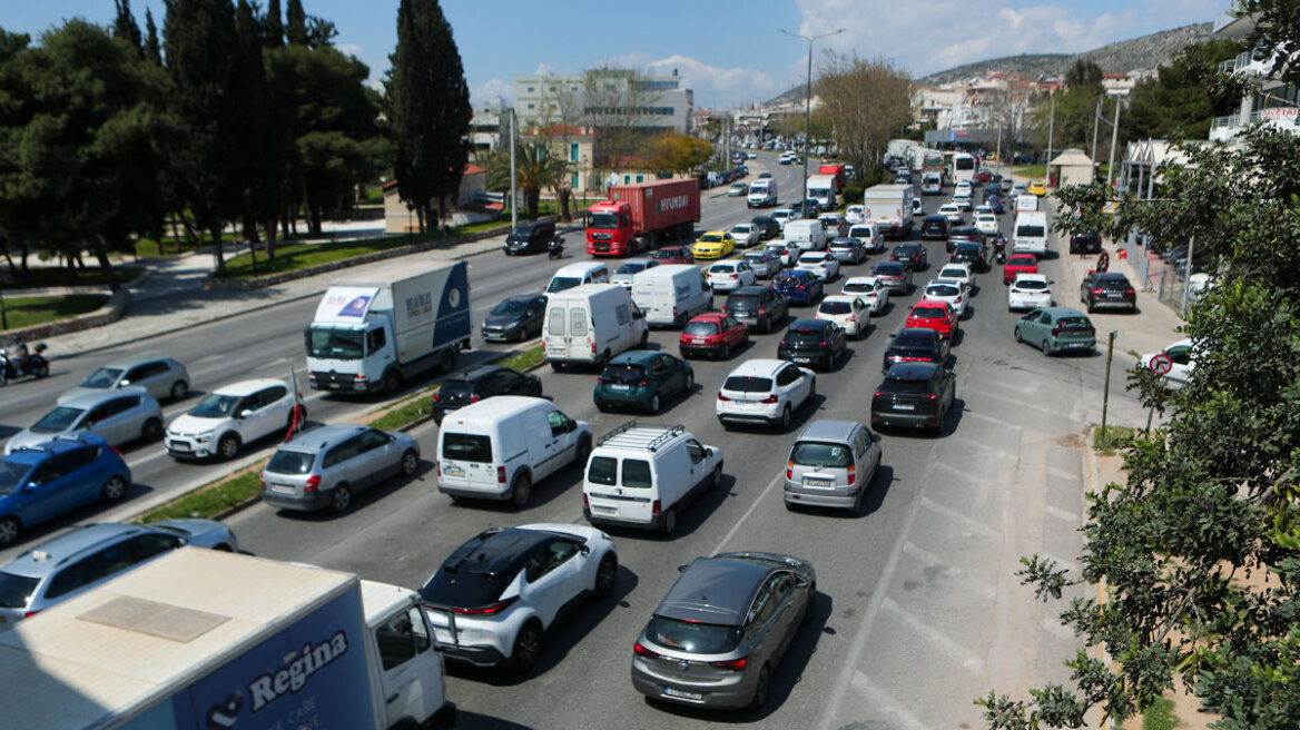 Κορυφώνεται η έξοδος των εκδρομέων: Σημειωτόν σε Κηφισό και Αθηνών-Κορίνθου, καθυστερήσεις 30΄ στην Αττική Οδό - Κίνηση σε λιμάνια και ΚΤΕΛ