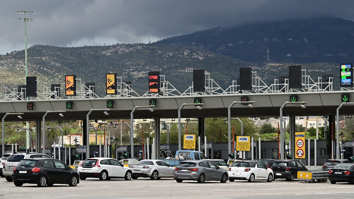 Εγκαταλείπουν το κλεινόν άστυ οι εκδρομείς του Πάσχα: Κίνηση σε εθνικές οδούς, λιμάνια και ΚΤΕΛ
