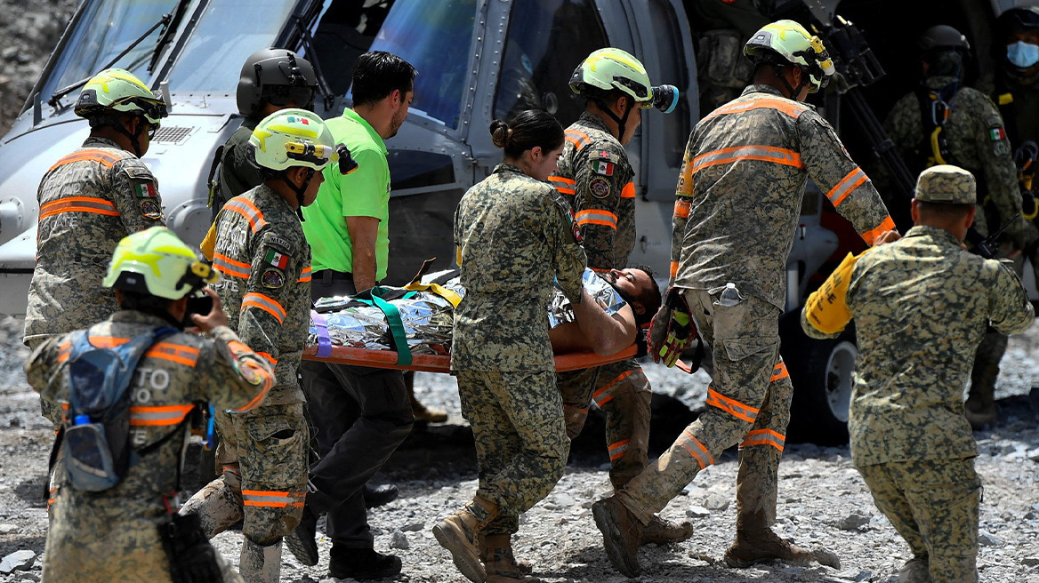Μεταλλωρύχος έμεινε για 14 μέρες εγκλωβισμένος σε πλημμυρισμένη σήραγγα στο Μεξικό, δείτε βίντεο από την διάσωσή του