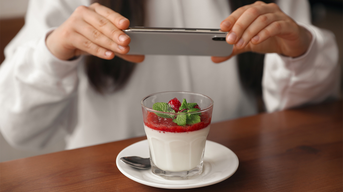 Eστιατόρια απαγορεύουν τη χρήση κινητού τηλεφώνου