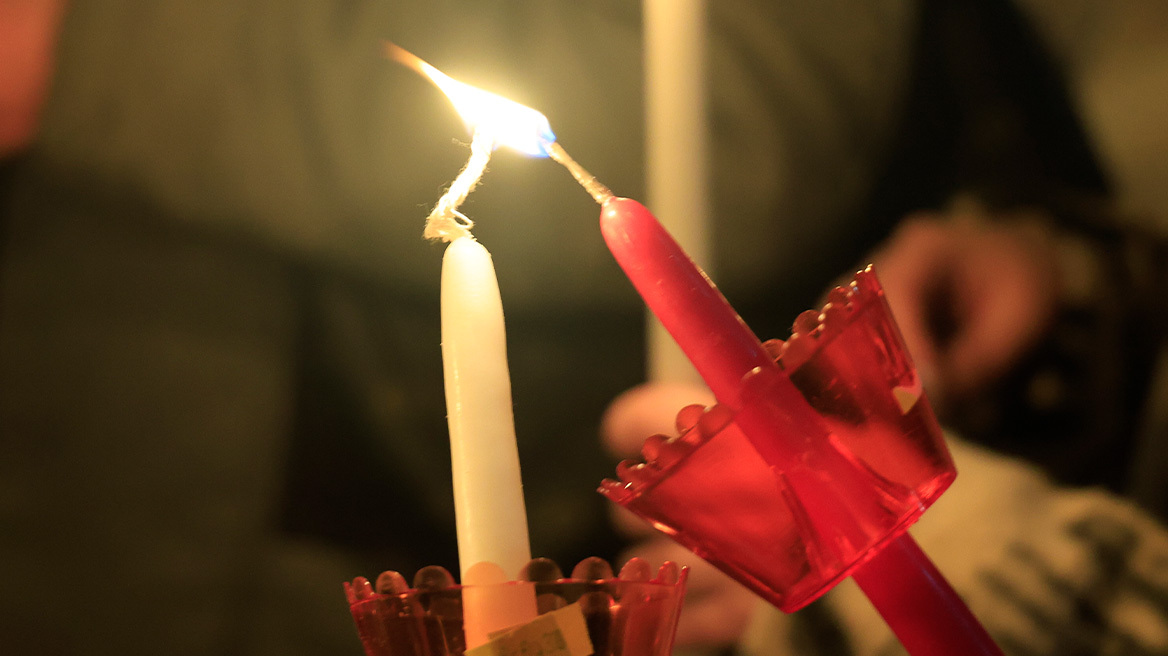 Με κατάνυξη γιορτάζουν οι Έλληνες την Ανάσταση σε όλη την Ελλάδα, δείτε live τη λειτουργία στη Μητρόπολη Αθηνών 