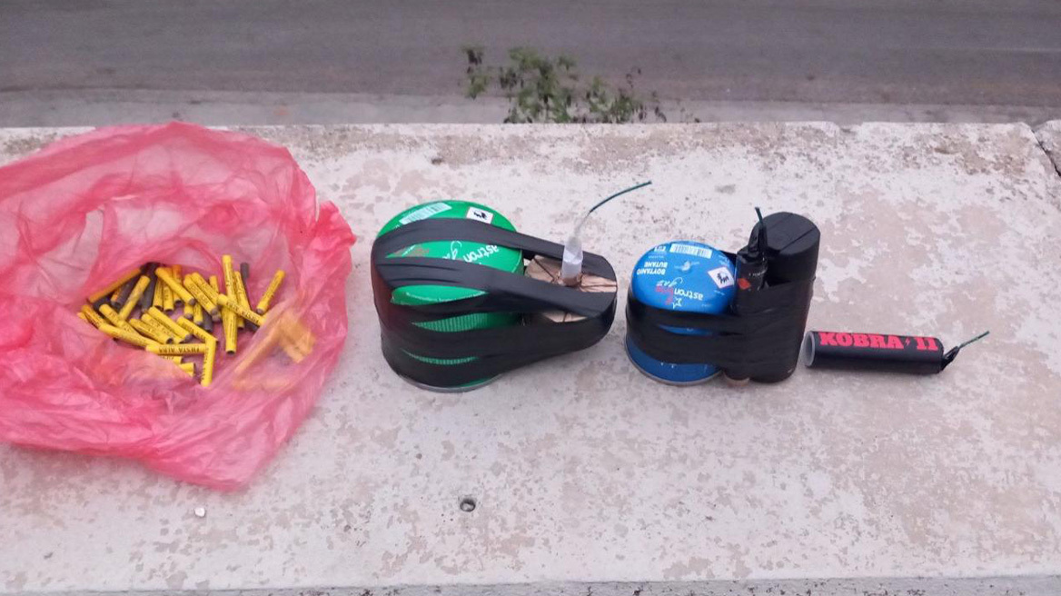 Επίθεση με κροτίδα σε λεωφορείο που επέβαιναν αστυνομικοί – Σύλληψη 14χρονου που είχε εκρηκτικά στο σακίδιό του