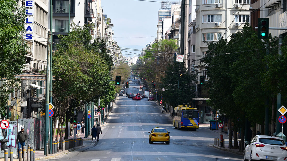 Άδειασε από κατοίκους η Αθήνα την Κυριακή του Πάσχα και «παραδόθηκε» στους τουρίστες, δείτε εικόνες