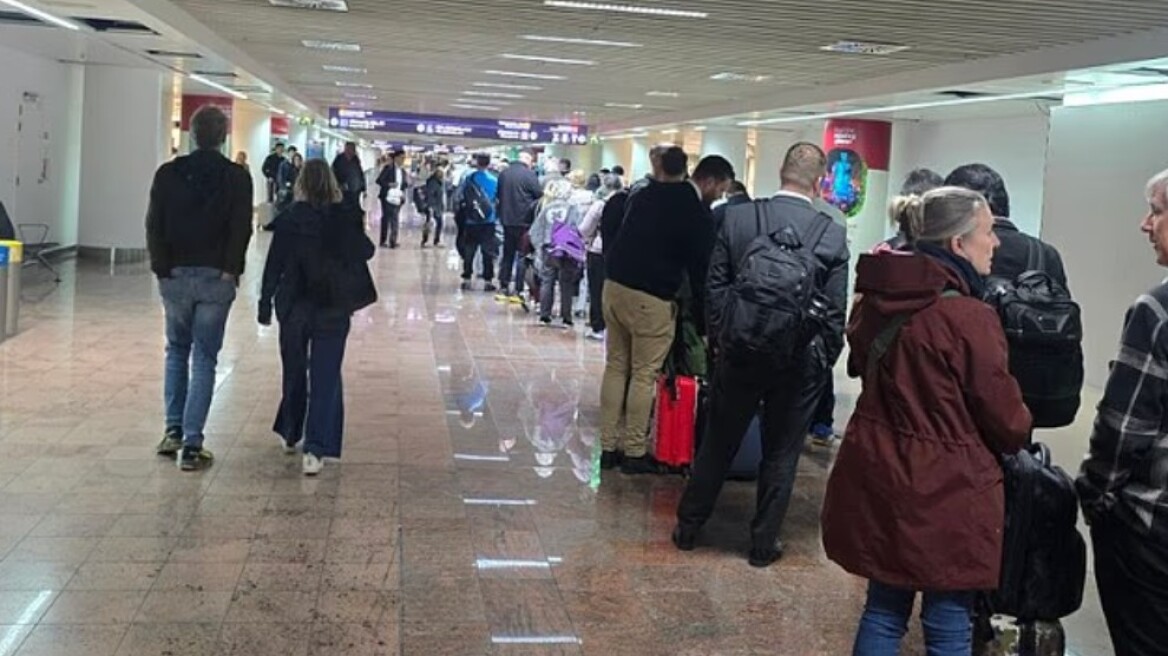 Ουρές και καθυστερήσεις στις πτήσεις έφεραν οι νέοι συνοριακοί έλεγχοι στα ευρωπαϊκά αεροδρόμια