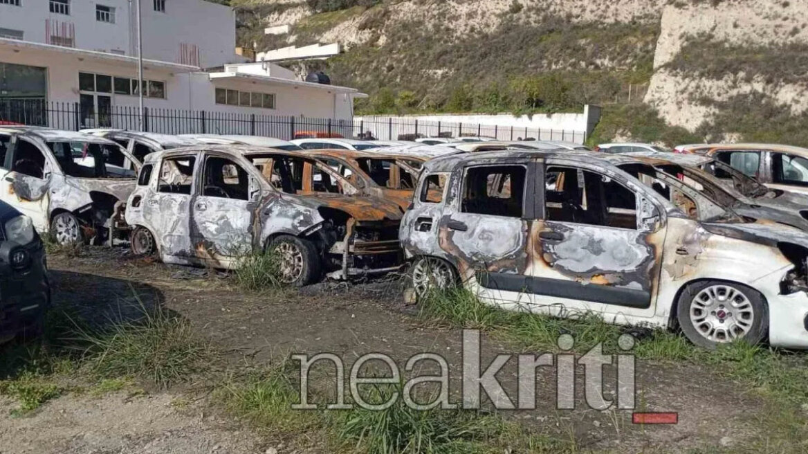 Εικόνες καταστροφής μετά τη φωτιά σε χώρο στάθμευσης ενοικιαζόμενων αυτοκινήτων στο Ηράκλειο Κρήτης, δείτε βίντεο