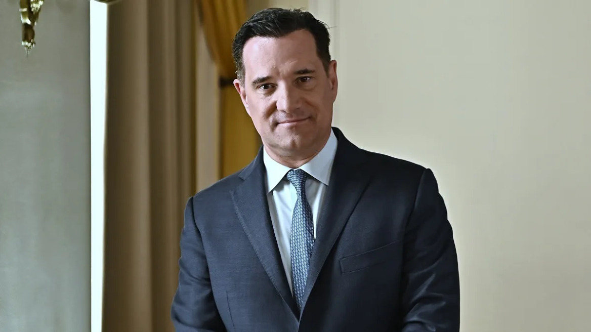 Άδωνις Γεωργιάδης: Επισκέφτηκε τον καλύτερο οικογενειακό γιατρό του κόσμου στο Κέντρο Υγείας Αρεόπολης