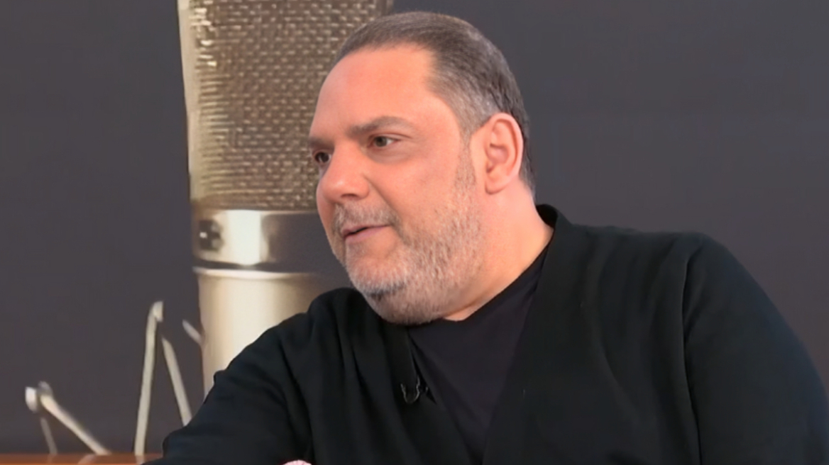 Στέλιος Διονυσίου για την πρώτη φορά που τραγούδησε μπροστά στον πατέρα του: Έκλεισα τα μάτια μου, όταν τελείωσα, γύρισα και είδα ότι ήταν δακρυσμένος