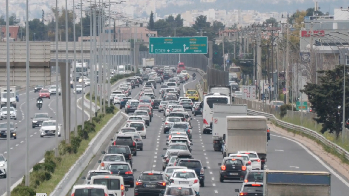Με καθυστερήσεις σε Ισθμό, Κινέτα, Μέγαρα και διόδια Ελευσίνας, η επιστροφή των εκδρομέων, δείτε live την κίνηση στους δρόμους
