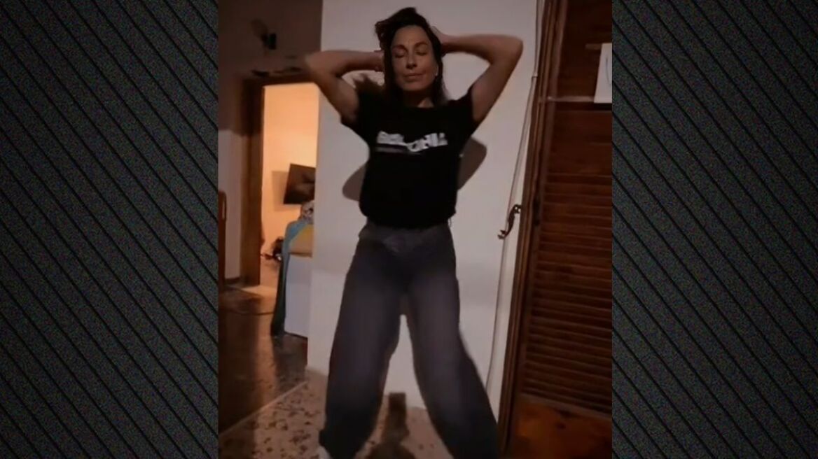 Η Κατερίνα Παπουτσάκη χόρεψε ξέφρενα το «Ξέρω τι ζητάω» των Hi-5, δείτε βίντεο