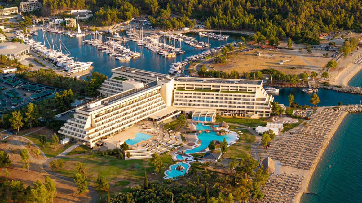 To Porto Carras Grand Resort υποδέχεται τον Λευτέρη Λαζάρου