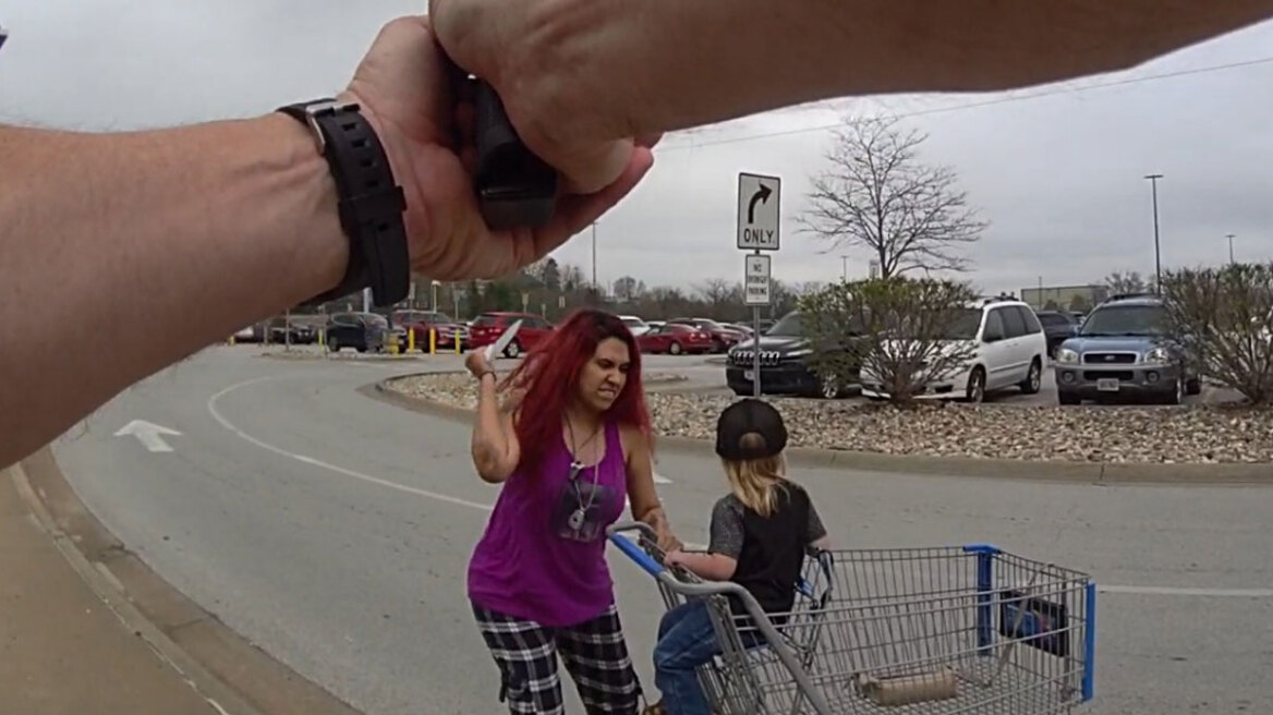 Αστυνομικός σκότωσε γυναίκα που έκλεψε καρότσι με παιδί και το μαχαίρωσε στη Νεμπράσκα