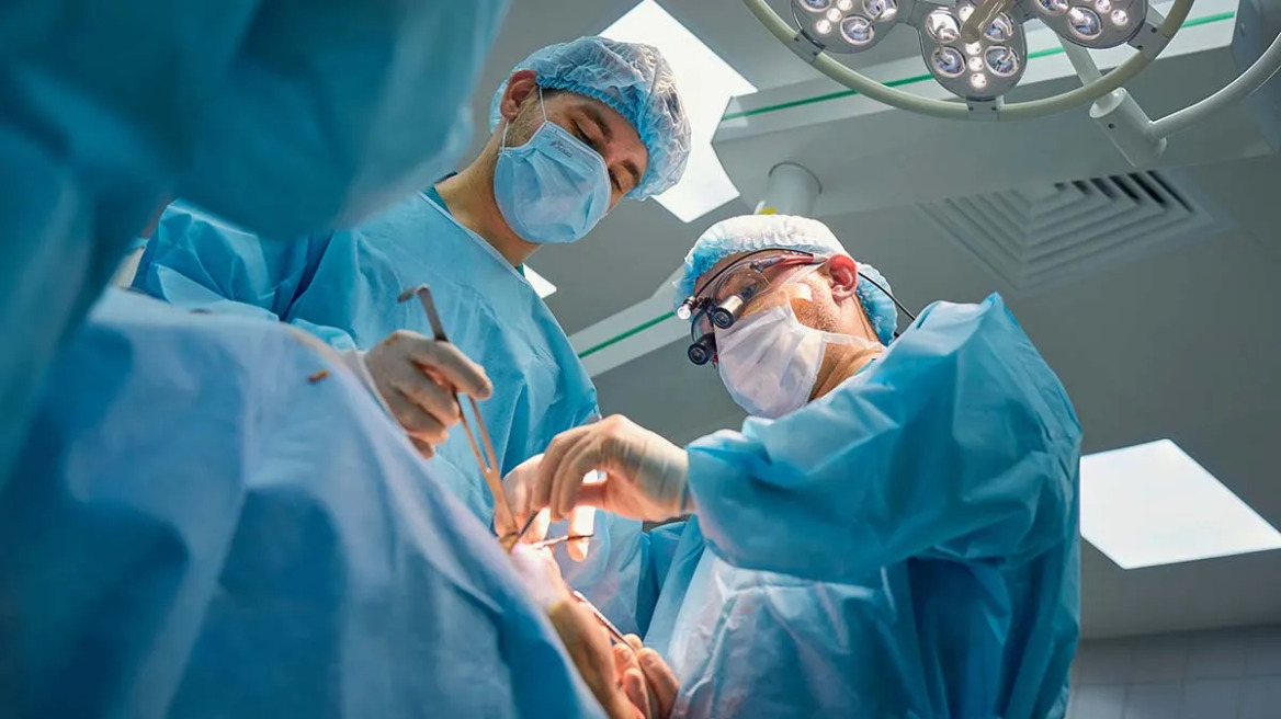 Τι είναι ο εμβολισμός ανευρύσματος στον οποίο υποβλήθηκε ο Γιώργος Μυλωνάκης
