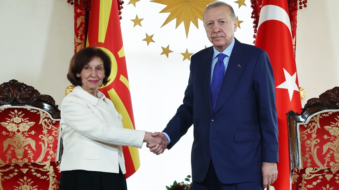 Συνάντηση Ερντογάν με την πρόεδρο της Βόρειας Μακεδονίας στην Κωνσταντινούπολη