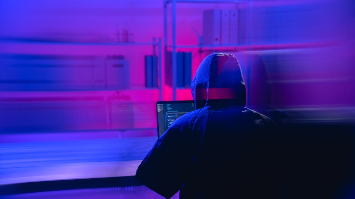 Συναγερμός για το μπαράζ ρωσικών κυβερνοεπιθέσεων στην Ευρώπη: Τα e-mails του ΓΕΕΘΑ, η Σουηδία και η απειλή Μεντβέντεφ