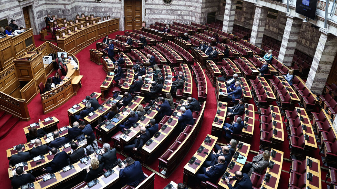 Βουλή: Αύριο συνεδριάζει η επιτροπή δεοντολογίας για Χατζηβασιλείου και Αθανασίου
