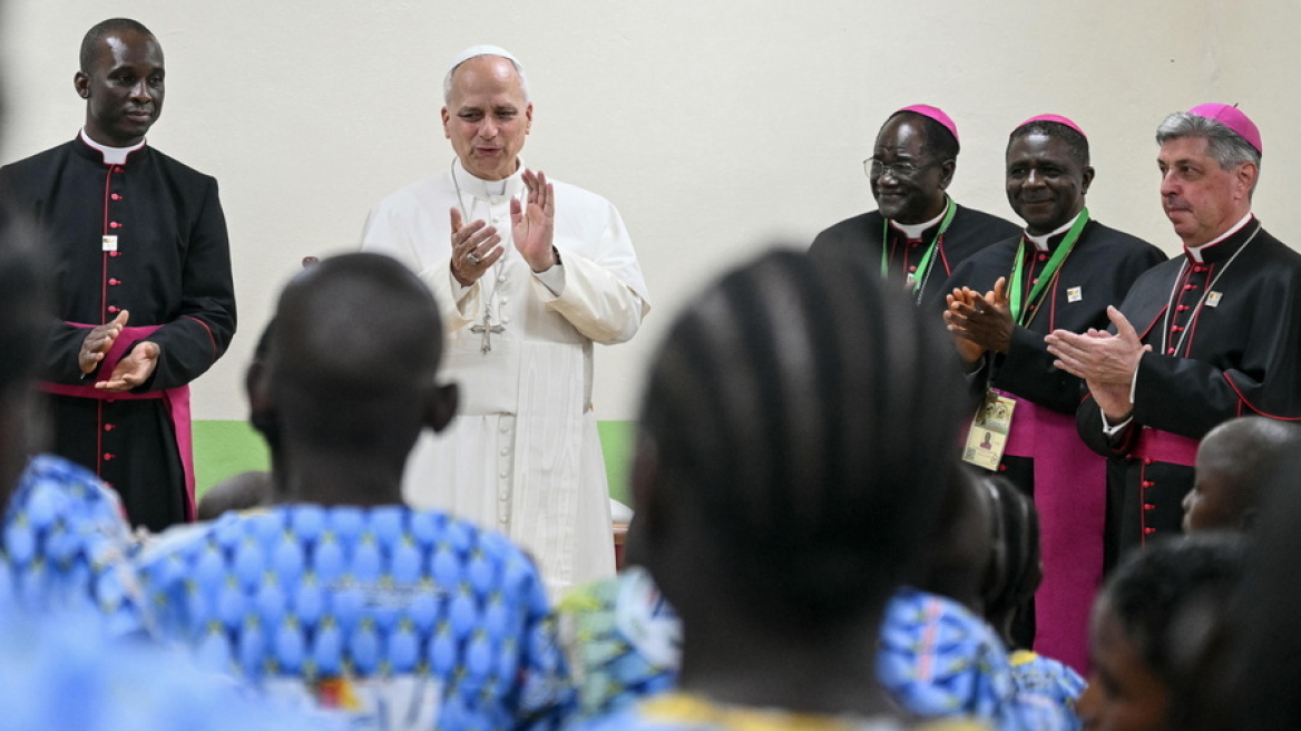 Πάπας Λέων: Ο κόσμος καταστρέφεται από μια χούφτα τυράννων που ξοδεύουν δισεκατομμύρια σε πολέμους