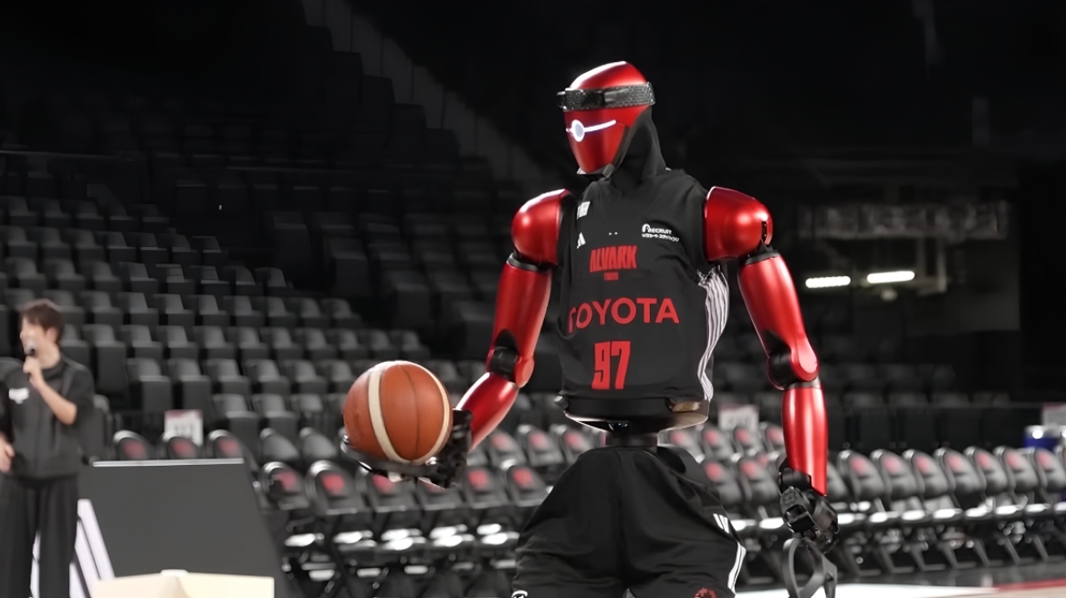 Δείτε βίντεο: Ρομπότ... μπασκετμπολίστας με ύψος 2,19 που βασίζεται αποκλειστικά στην τεχνητή νοημοσύνη εντυπωσίασε στο παρκέ