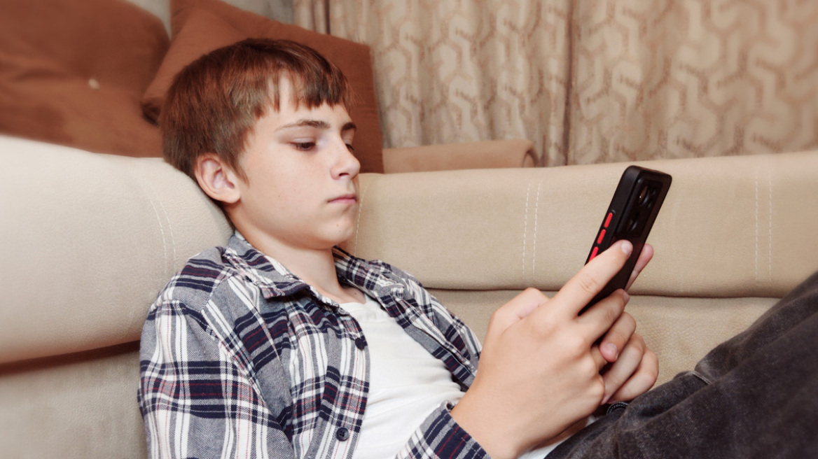 Χάκερ υποστηρίζουν ότι «έσπασαν» σε 2 λεπτά τον έλεγχο ηλικίας της ΕΕ - Δεν αφορά το ελληνικό Kids Wallet, λέει η Αθήνα